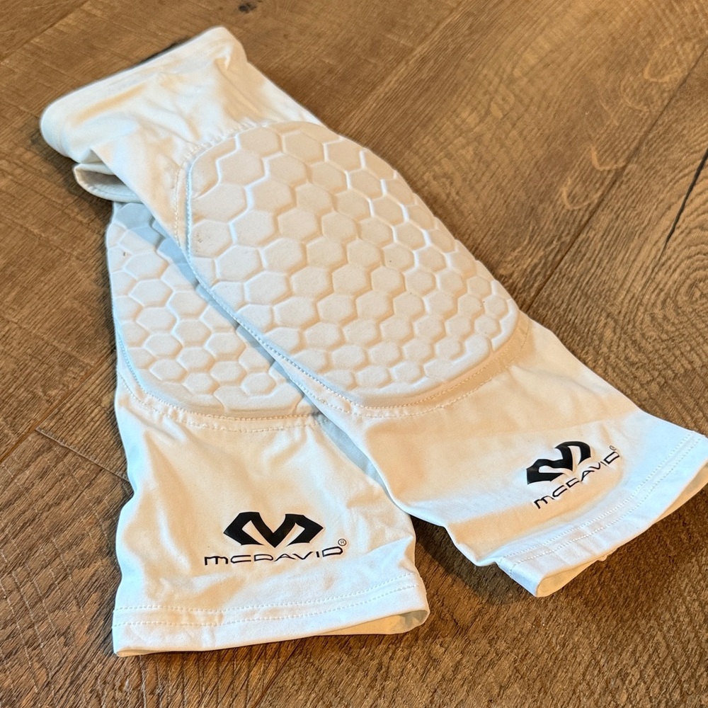 McDavid White Knee Pads